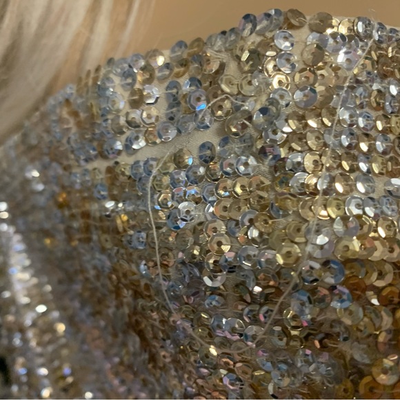 Beautiful cream colour sequined Royal Queen size 14 formal dress…. - Picture 9 of 10